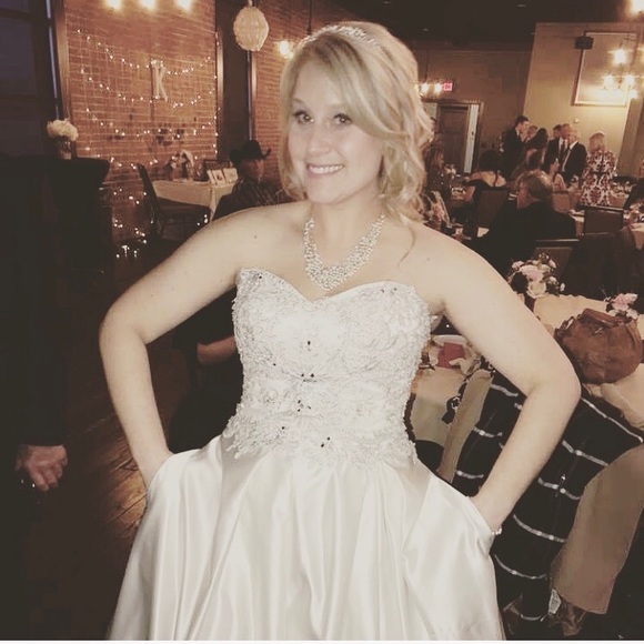 Meet your Posher, Annie - Picture 1 of 1